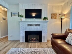 1554 NW 35th Pl, Unit A in Lincoln City, OR - Building Photo - Building Photo
