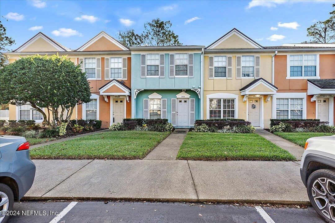 12311 Kensington Lakes Dr in Jacksonville, FL - Building Photo