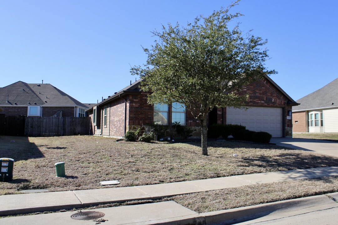 3107 Flowering Springs Dr in Forney, TX - Building Photo