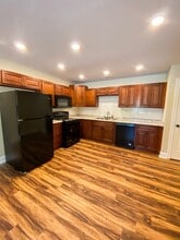 102 Meadow Ln in Oak Grove, KY - Building Photo - Building Photo