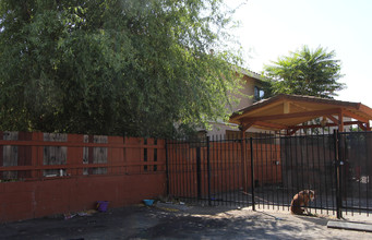 2501 Hawthorne St in Sacramento, CA - Building Photo - Building Photo