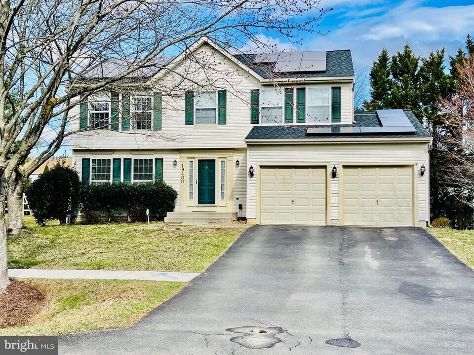 19400 Penrod Terrace in Germantown, MD - Building Photo