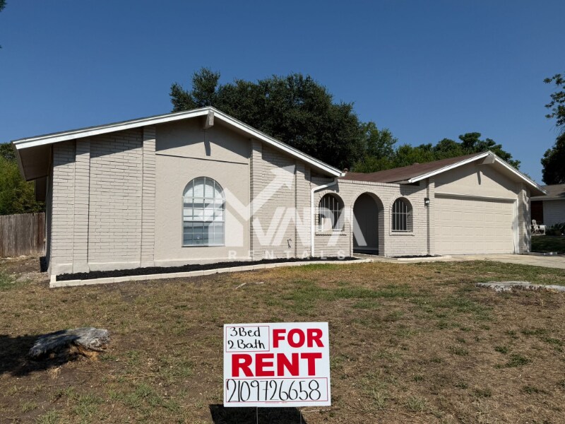 8327 Greenham in San Antonio, TX - Foto de edificio
