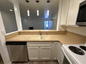5605 Friars Rd in San Diego, CA - Building Photo - Building Photo