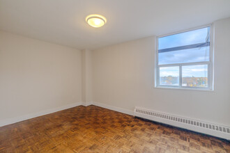 Cedarwood Suites in Toronto, ON - Building Photo - Interior Photo