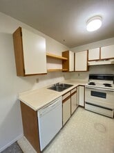 1075 Edgett Rd in Courtenay, BC - Building Photo - Building Photo