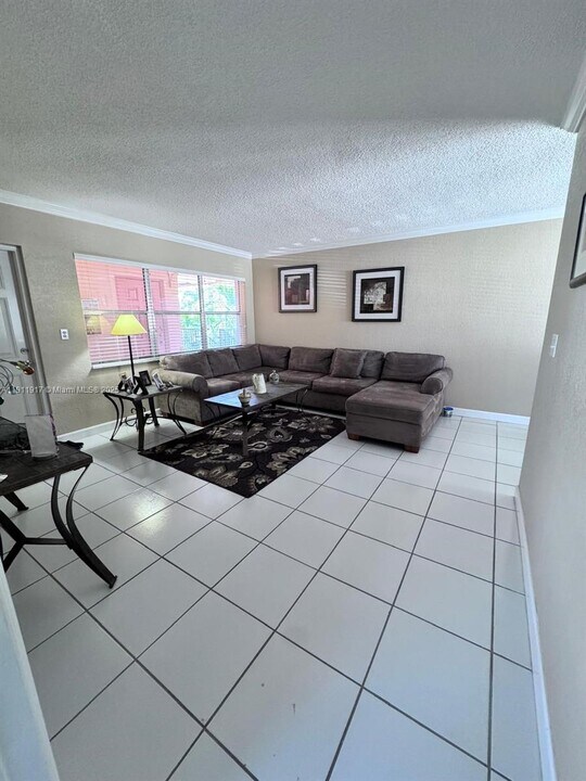 2451 NE 49th St in Fort Lauderdale, FL - Building Photo