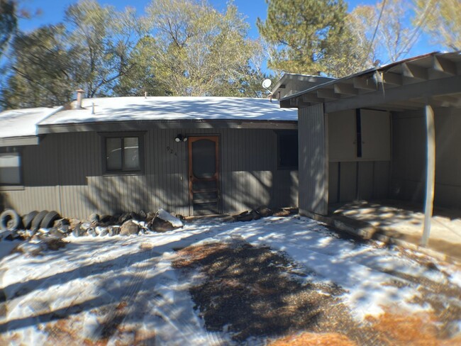 property at 924 N Leroux St