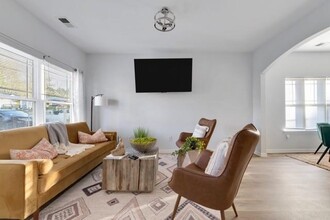 56 Holly Rd NW in Atlanta, GA - Building Photo - Building Photo