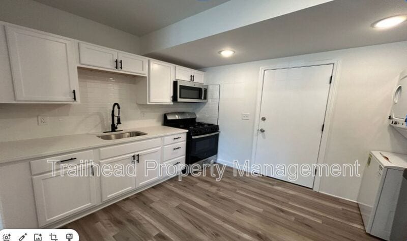 320 E Gregory Blvd in Kansas City, MO - Building Photo