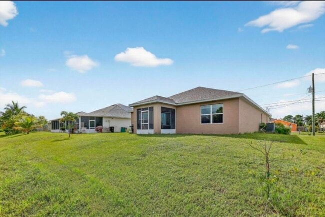 543 SW Whitmore Dr in Port St. Lucie, FL - Building Photo - Building Photo