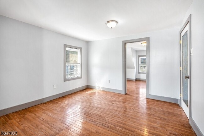 154 N 14th St in East Orange, NJ - Building Photo - Building Photo