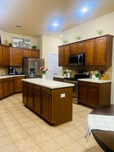 8411 White Mulberry in San Antonio, TX - Foto de edificio - Building Photo