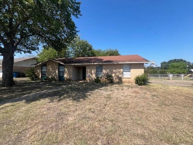 129 Houston Dr in Hewitt, TX - Building Photo - Building Photo