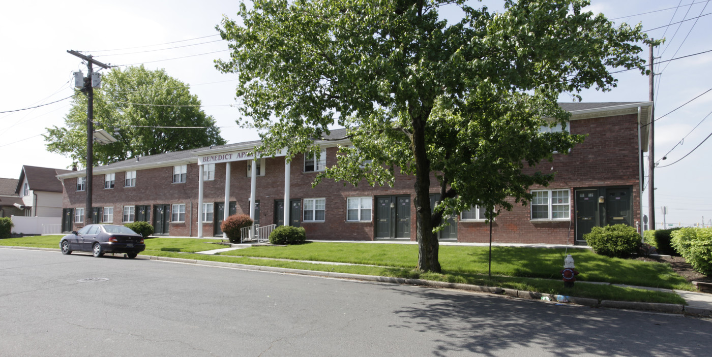 Benedict Apartments in Linden, NJ - Building Photo