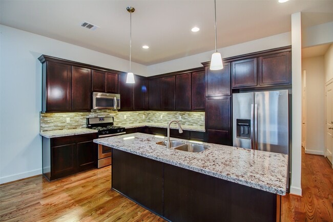 2210 Hutchins St in Houston, TX - Building Photo - Building Photo