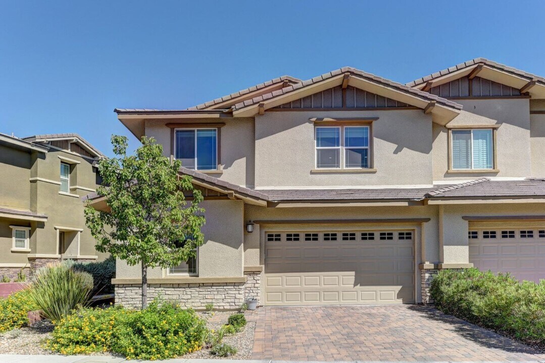10360 Pescado Ln in Las Vegas, NV - Building Photo