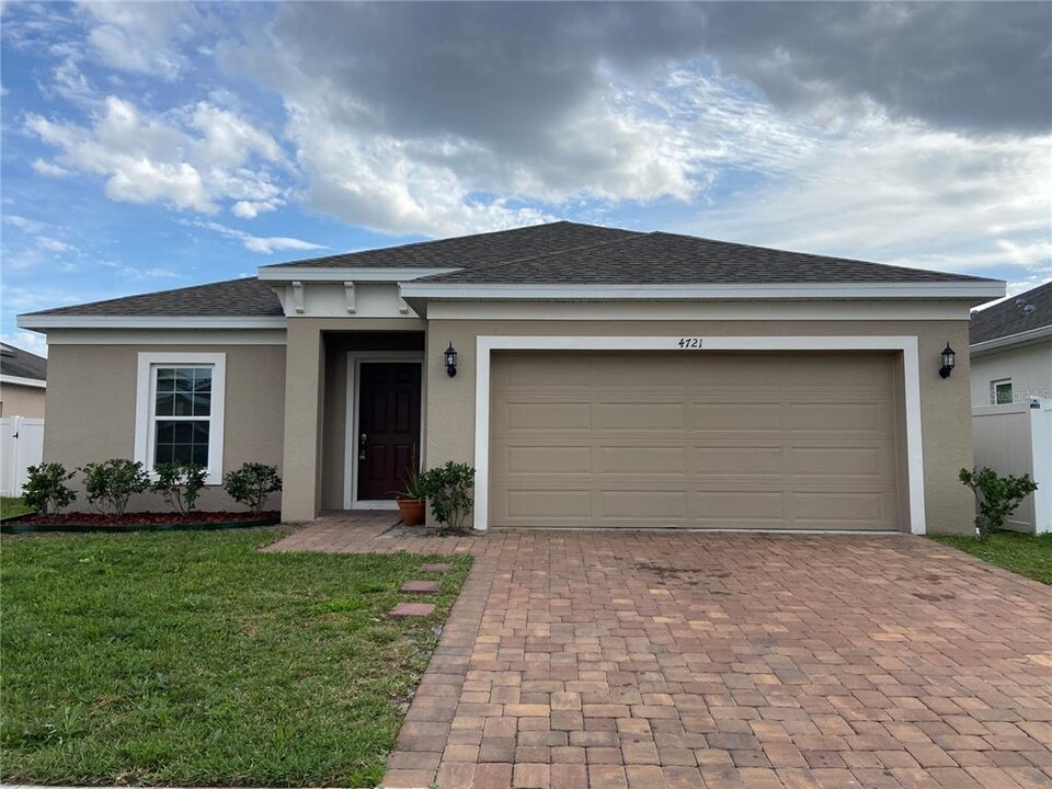 4721 Marcos Cir in Kissimmee, FL - Building Photo