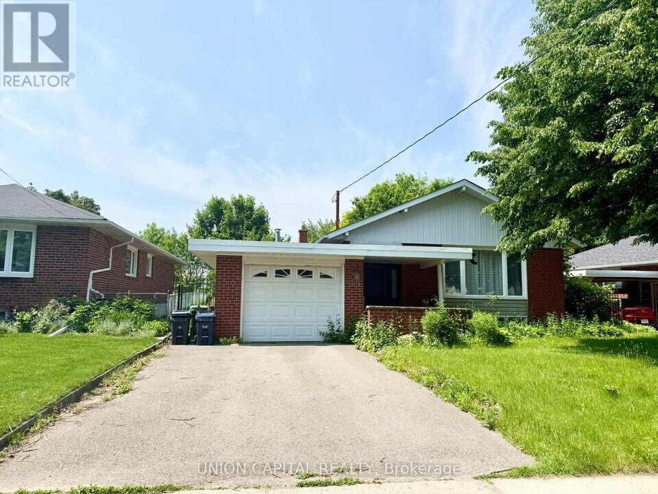 99 Wyndcliff Crescent in Toronto, ON - Building Photo