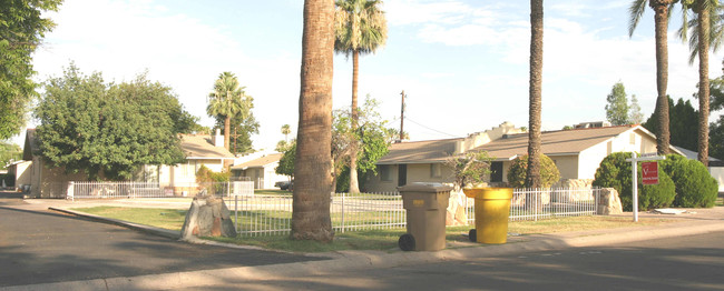 Wells Apartments in Phoenix, AZ - Building Photo - Building Photo