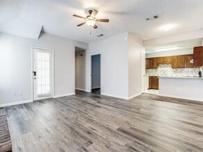 571 Majestic Park Ln in Cedar Hill, TX - Building Photo - Building Photo