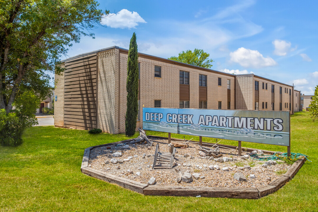 Deep Creek Apartments in Snyder, TX - Building Photo