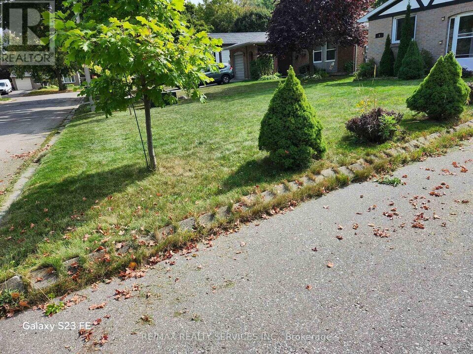 5 Hammond Crescent in New Tecumseth, ON - Building Photo
