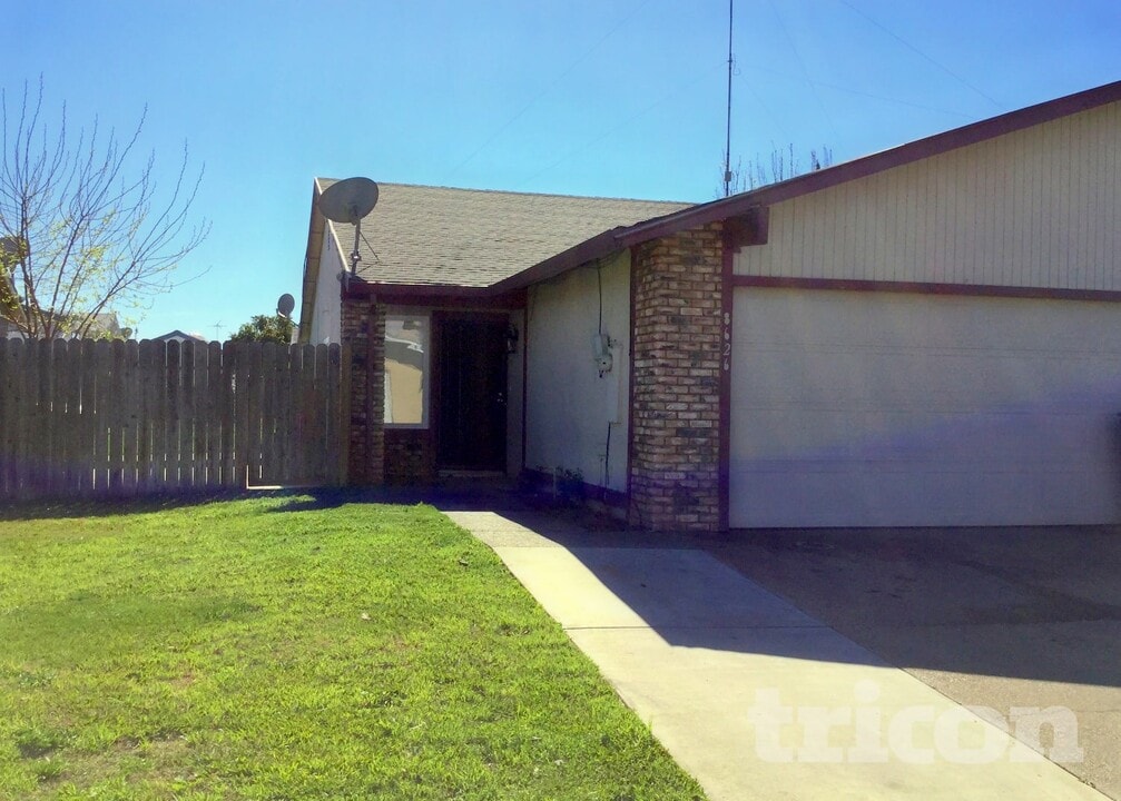 8626 Danridge Dr in Sacramento, CA - Building Photo