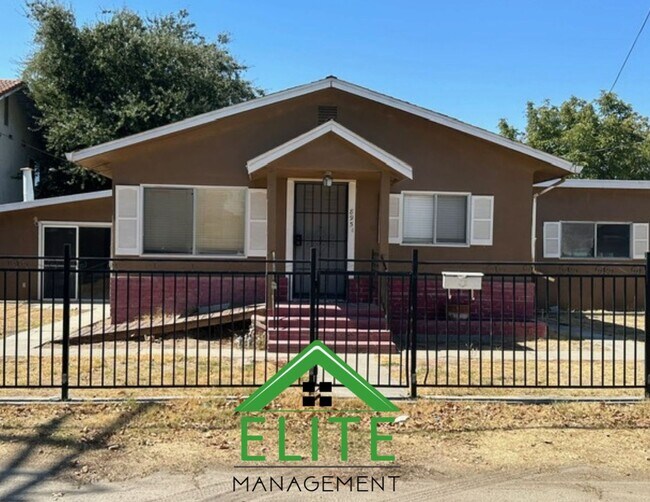 895 N Mitchell Ave in Turlock, CA - Building Photo - Building Photo
