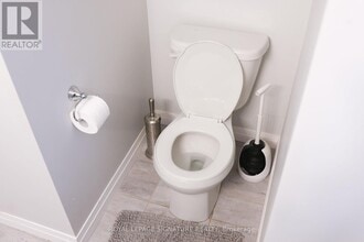 4885 Pettit Ave in Niagara Falls, ON - Building Photo - Building Photo