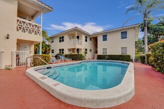 2591 NE 55th Ct in Fort Lauderdale, FL - Foto de edificio - Building Photo