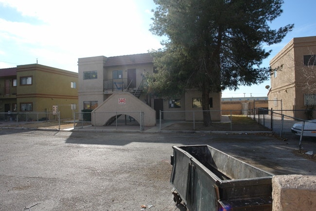 3445 College View Ct in North Las Vegas, NV - Foto de edificio - Building Photo