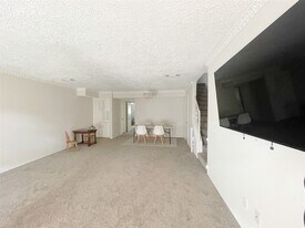 443 N Post Oak Ln in Houston, TX - Building Photo