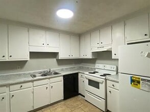 100 Sayemore Dr in Athens, GA - Building Photo - Building Photo