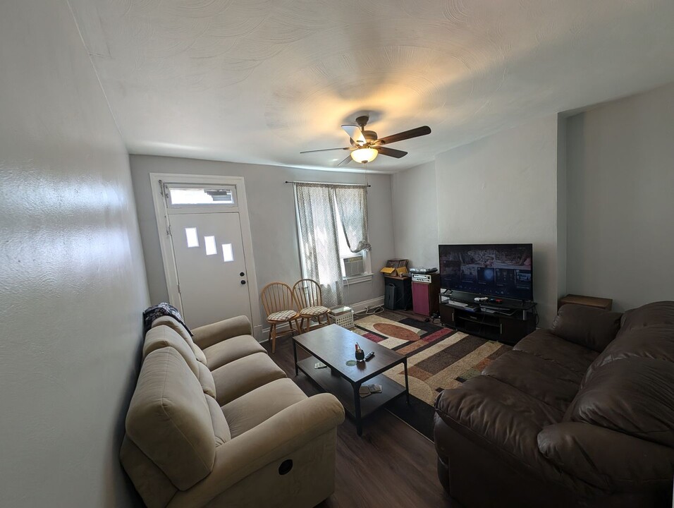 3929 Woolslayer Wy in Pittsburgh, PA - Foto de edificio