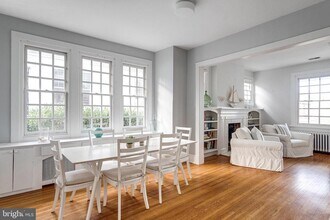 302 Rucker Pl in Alexandria, VA - Foto de edificio - Building Photo