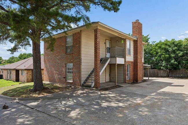 property at 2005 Minnie Dr