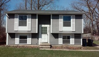 2184 Hemlock Dr in Ann Arbor, MI - Building Photo