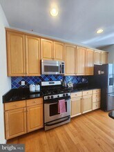 917 Crestfield Dr in Rockville, MD - Foto de edificio - Building Photo