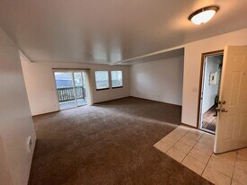 8948 Gravelly Lake Dr SW in Lakewood, WA - Building Photo