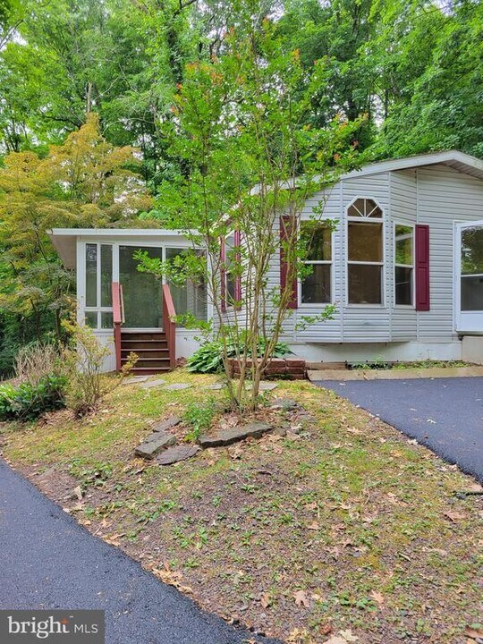 339 Arcola Rd in Collegeville, PA - Building Photo