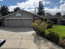 277 Hidalgo Ct in Fremont, CA - Building Photo