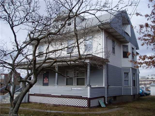 18 Brewer St in East Hartford, CT - Building Photo