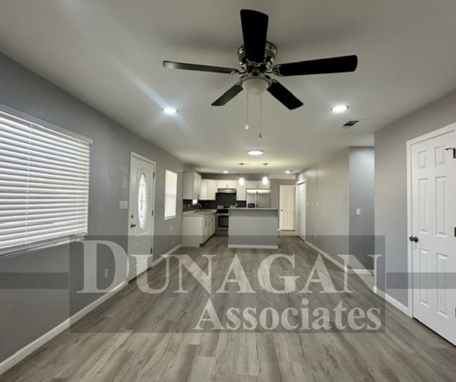 4809 Adobe Dr in Carlsbad, NM - Building Photo - Building Photo