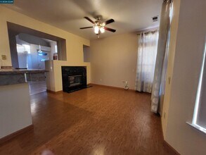 176 Scotts Valley in Hercules, CA - Building Photo - Building Photo