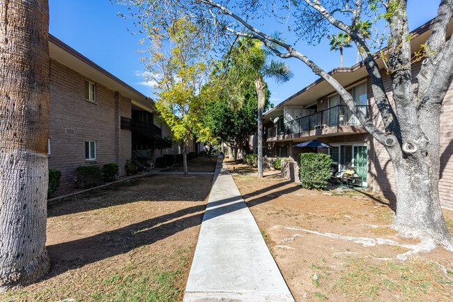 1901 E Missouri Ave in Phoenix, AZ - Building Photo - Building Photo