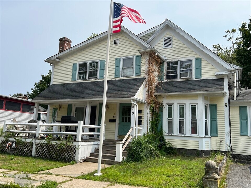 315 Old S Ave in Whitman, MA - Foto de edificio