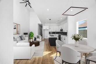2105 Melbourne St in Houston, TX - Building Photo - Building Photo