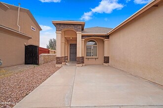 14696 Jesus Almeida in El Paso, TX - Building Photo - Building Photo
