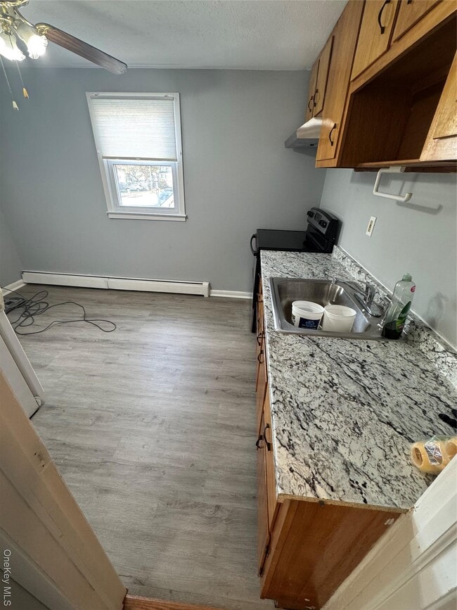 8 Elmira St in Hicksville, NY - Building Photo - Building Photo